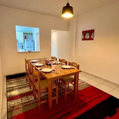 דירה Two Bedroom Seaside *