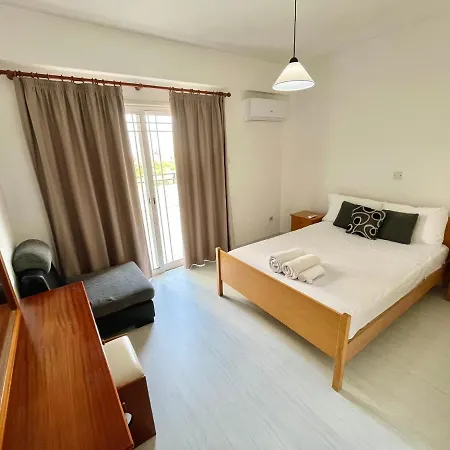 Two Bedroom Seaside דירה לימסול